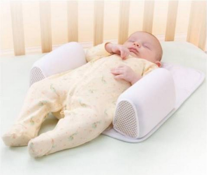 برای کمک به غلت زدن نوزاد چیکار کنیم؟