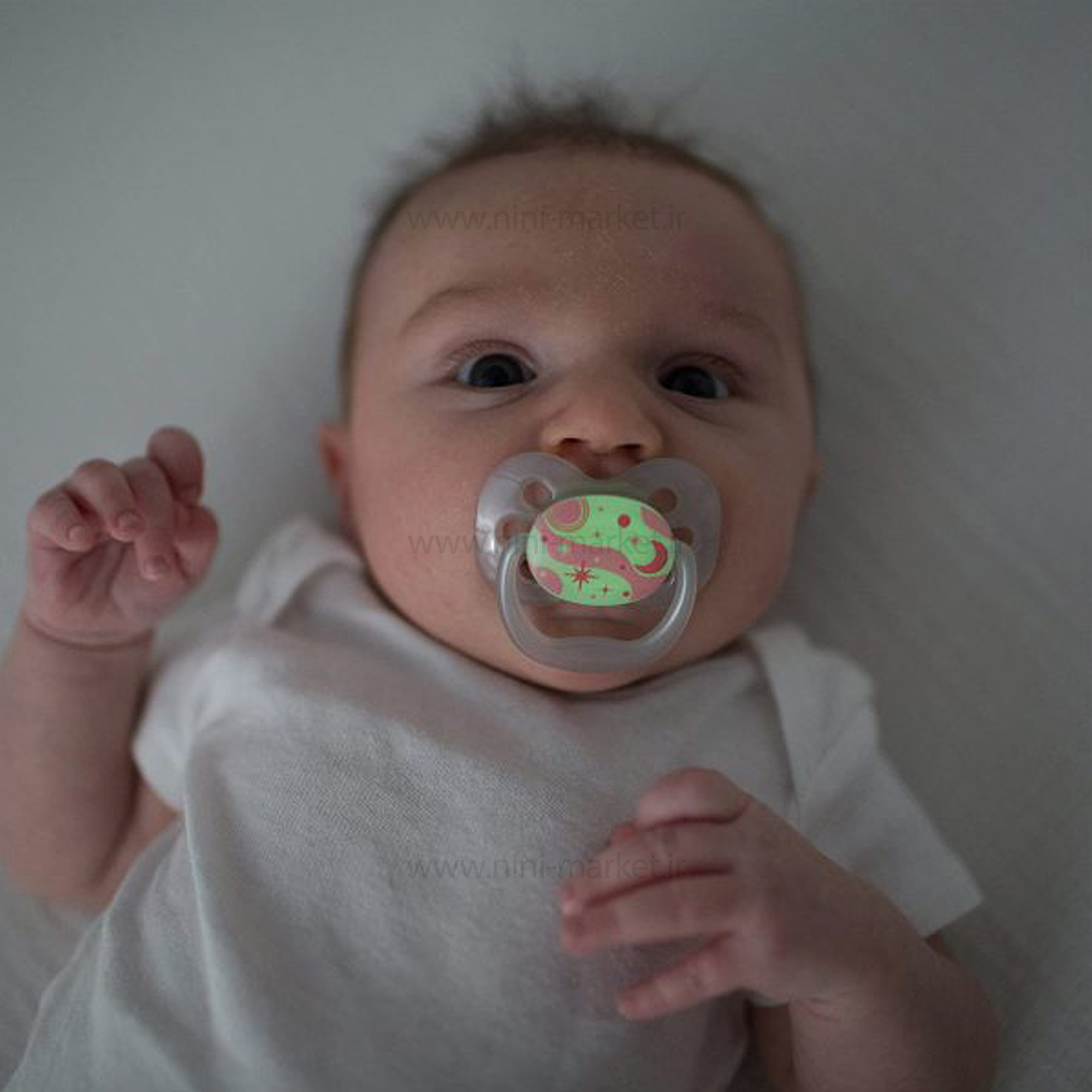 ویژگی پستانک تکی درب دار طرح ستاره و ماه رنگ سفید سایز 6 تا 0 ماه دکتربراون Dr.brown