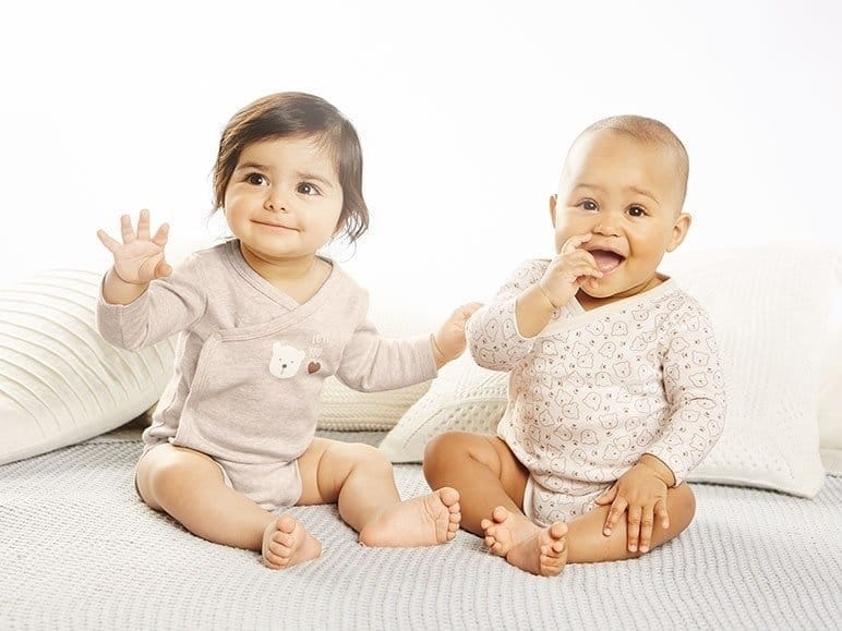 نکات ایمنی خرید لباس نوزادی پسرانه و دخترانه