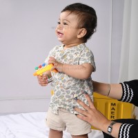 شومیز شورت طرح برگ رنگ کرم – سبز ایندیگو Indigo