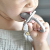 دندان گیر طرح پستانک رنگ طوسی مینیک اوی اوی Minik oioi