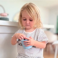 لیوان دو کاره سیلیکونی رنگ آبی مینیک اوی اوی Minik Oioi