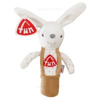 جغجغه سوسیسی طرح خرگوش پسررنگ کرم baby fun