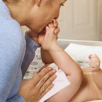 دستمال مرطوب 99درصد آب 48 عددي پمپرز Pampers