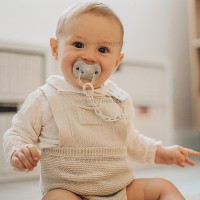 گيره پستانک طرح تاج رنگ نقره اي سواوینکس suavinex