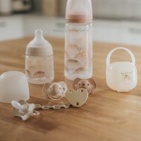 گيره پستانک طرح قلب رنگ طلایی سواوینکس suavinex