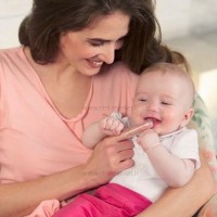 مسواک انگشتي و ژل لثه نوزاد چيکو Chicco